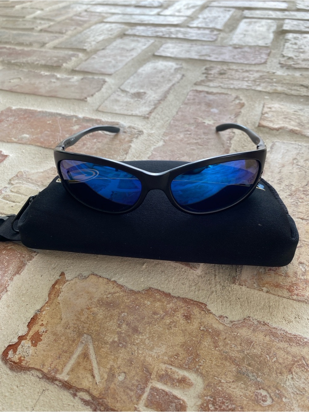 Costa Del Mar Black Polarized Sunglasses with Case